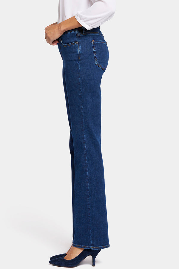 Blake Slim Flared Jeans With High Rise | Quinn
