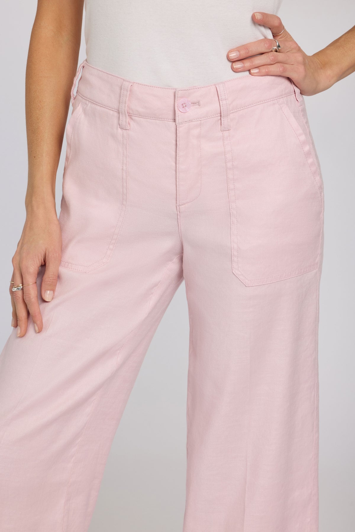 Wide Leg Cargo Capri Pants In Stretch Linen | Light Lilac