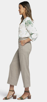 Wide Leg Cargo Capri Pants In Stretch Linen | Saddlewood | Pants | NYDJ