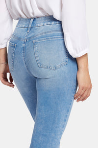 Marilyn Straight Jeans Light Blue Waist-Match™ Denim | Quinta | Pants | NYDJ